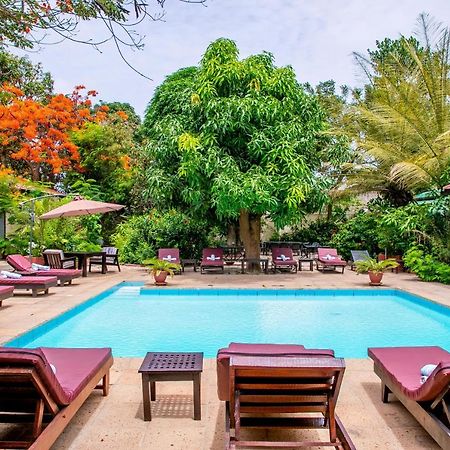 ホテル Hibiscus House Gambia Brufut エクステリア 写真