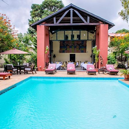 ホテル Hibiscus House Gambia Brufut エクステリア 写真