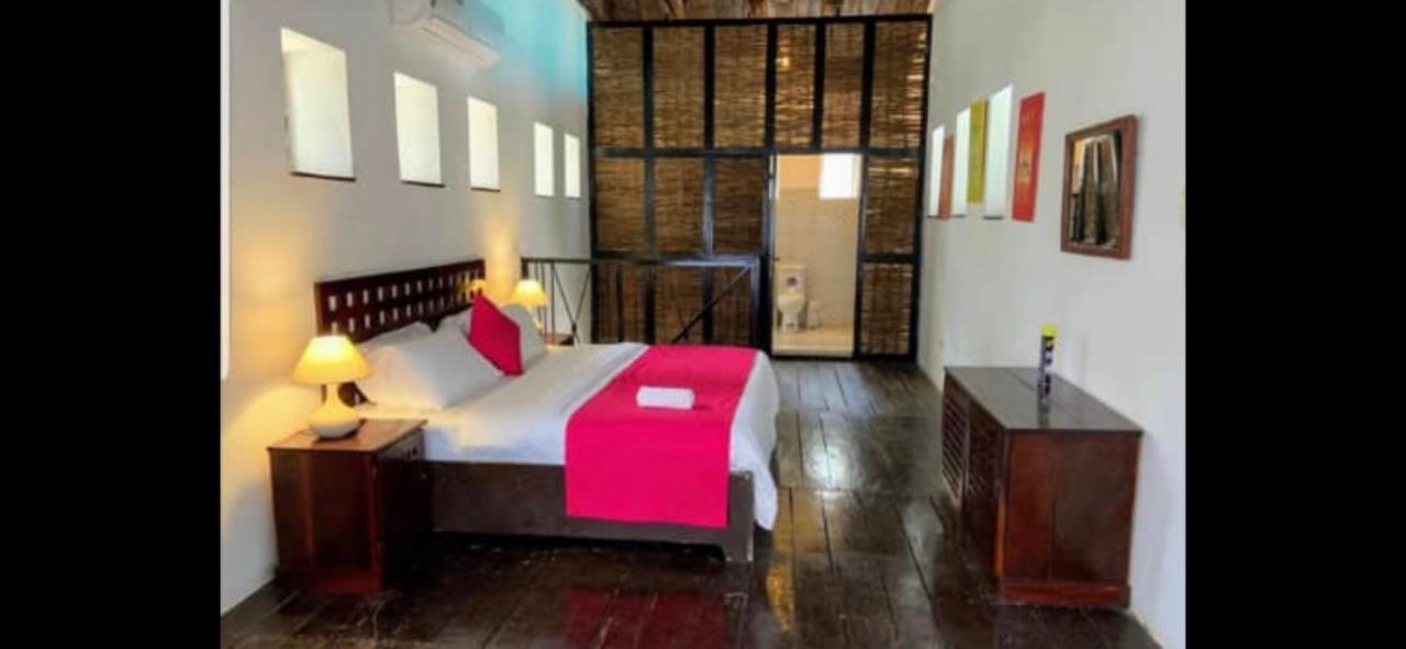 ホテル Hibiscus House Gambia Brufut エクステリア 写真