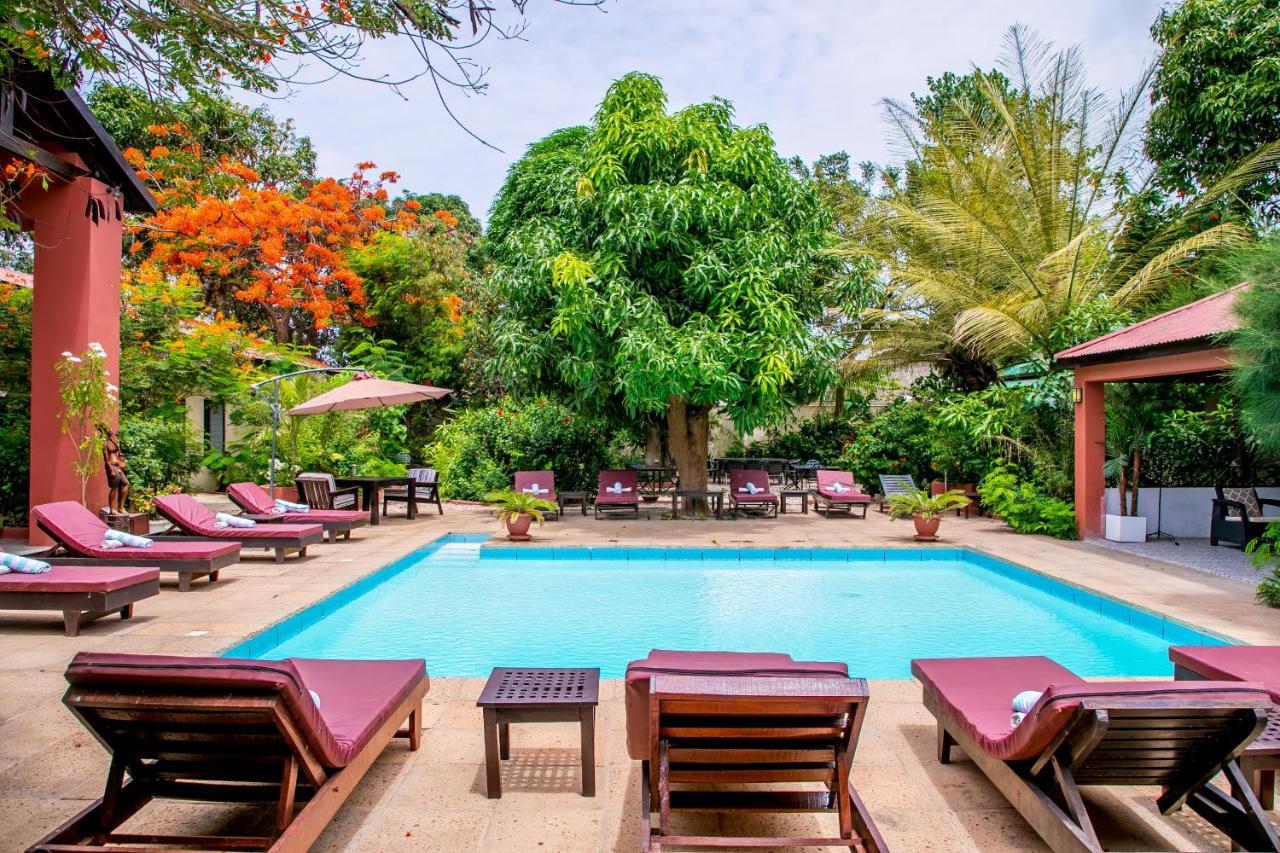 ホテル Hibiscus House Gambia Brufut エクステリア 写真