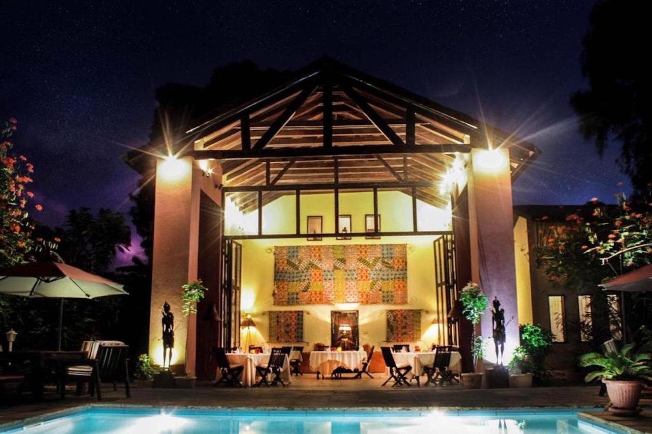 ホテル Hibiscus House Gambia Brufut エクステリア 写真