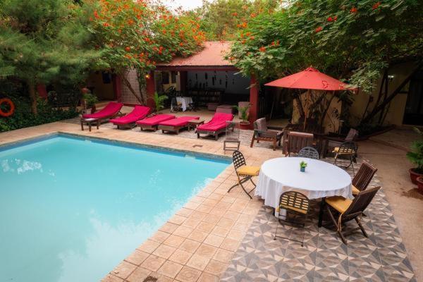 ホテル Hibiscus House Gambia Brufut エクステリア 写真