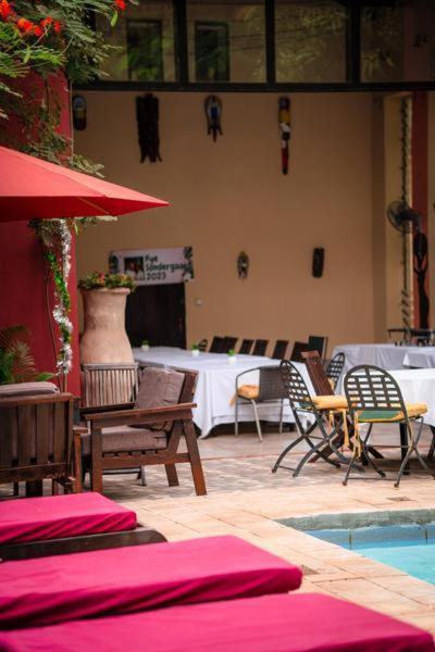 ホテル Hibiscus House Gambia Brufut エクステリア 写真