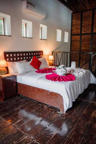 ホテル Hibiscus House Gambia Brufut エクステリア 写真