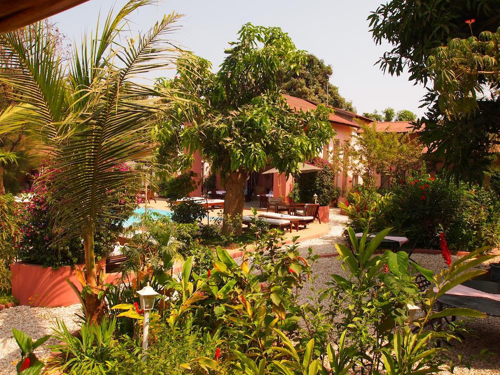 ホテル Hibiscus House Gambia Brufut エクステリア 写真