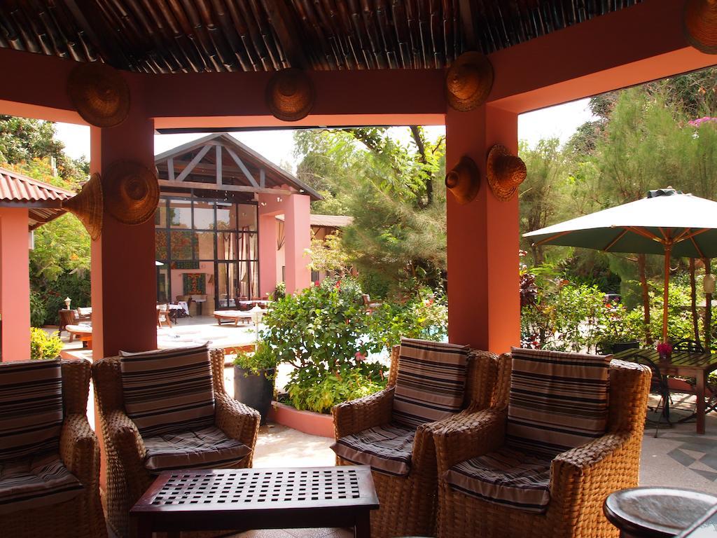 ホテル Hibiscus House Gambia Brufut エクステリア 写真