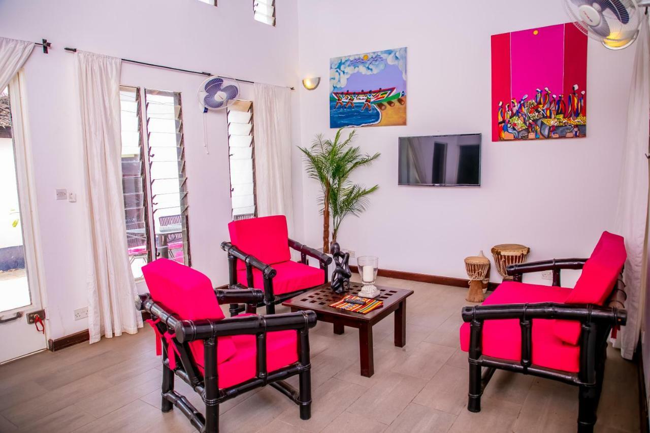 ホテル Hibiscus House Gambia Brufut エクステリア 写真