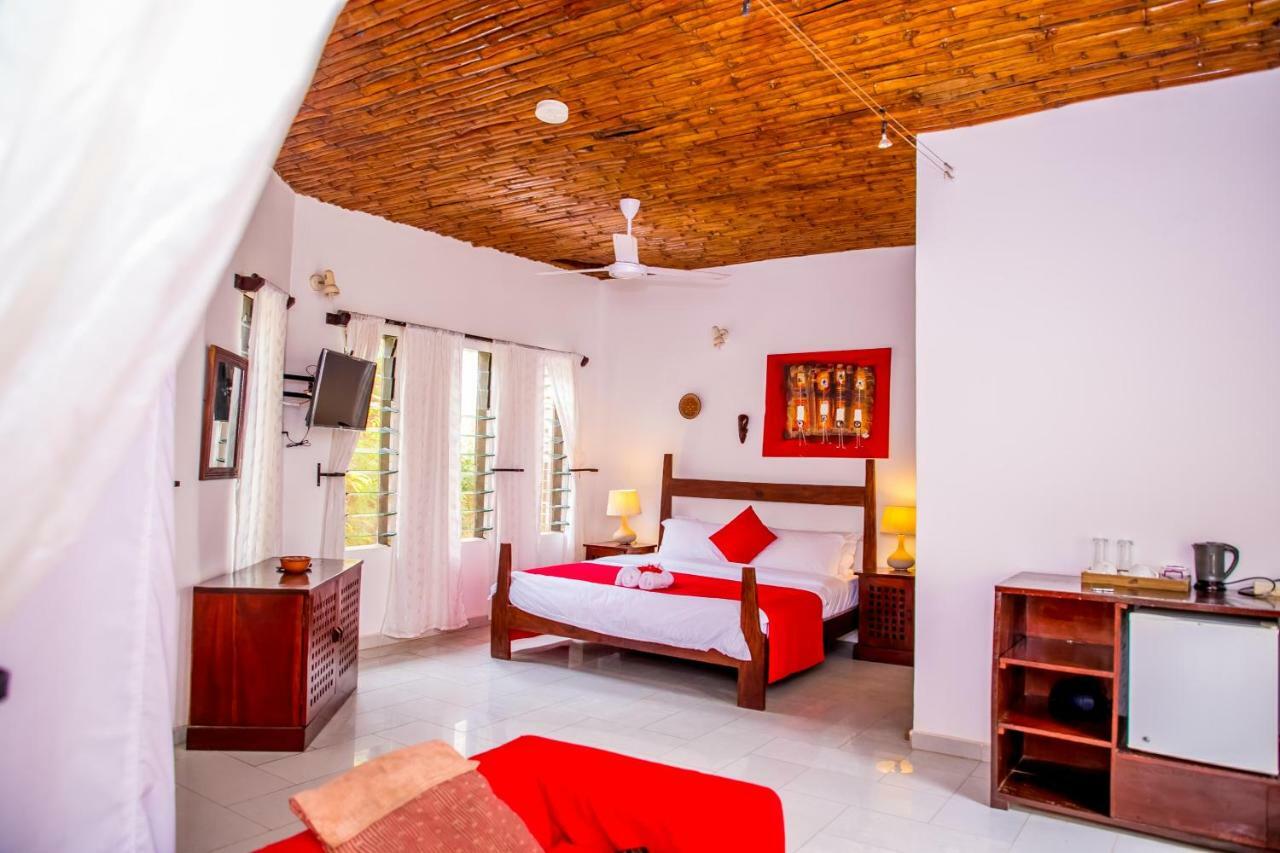 ホテル Hibiscus House Gambia Brufut エクステリア 写真