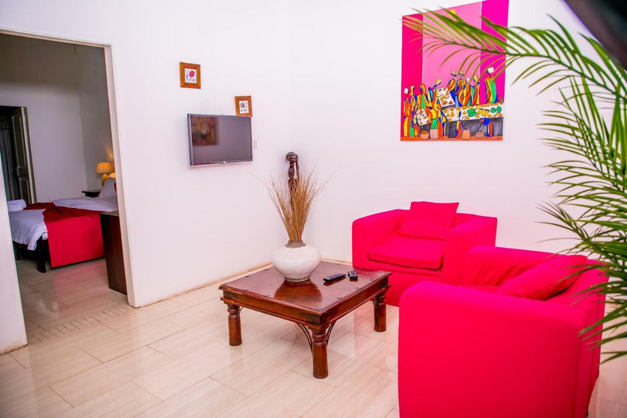 ホテル Hibiscus House Gambia Brufut エクステリア 写真