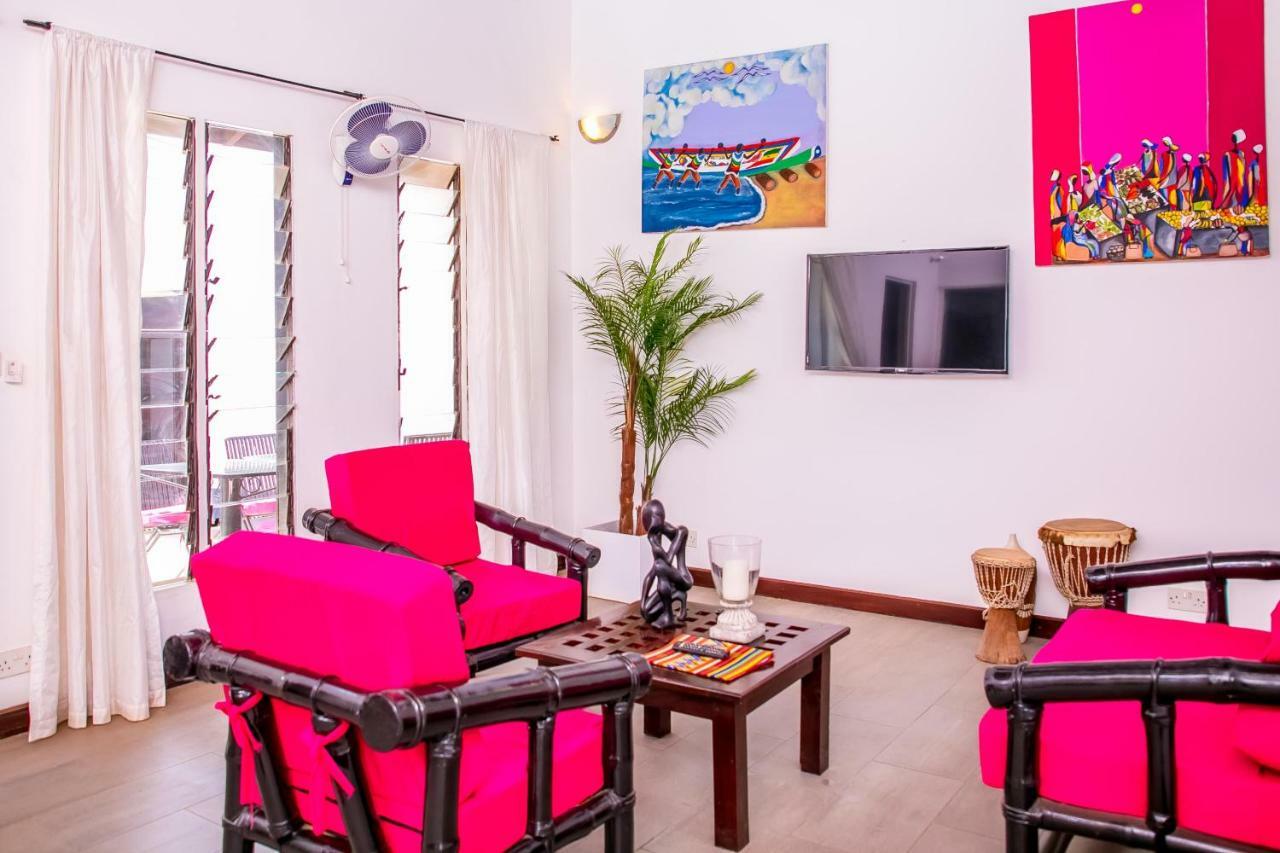 ホテル Hibiscus House Gambia Brufut エクステリア 写真
