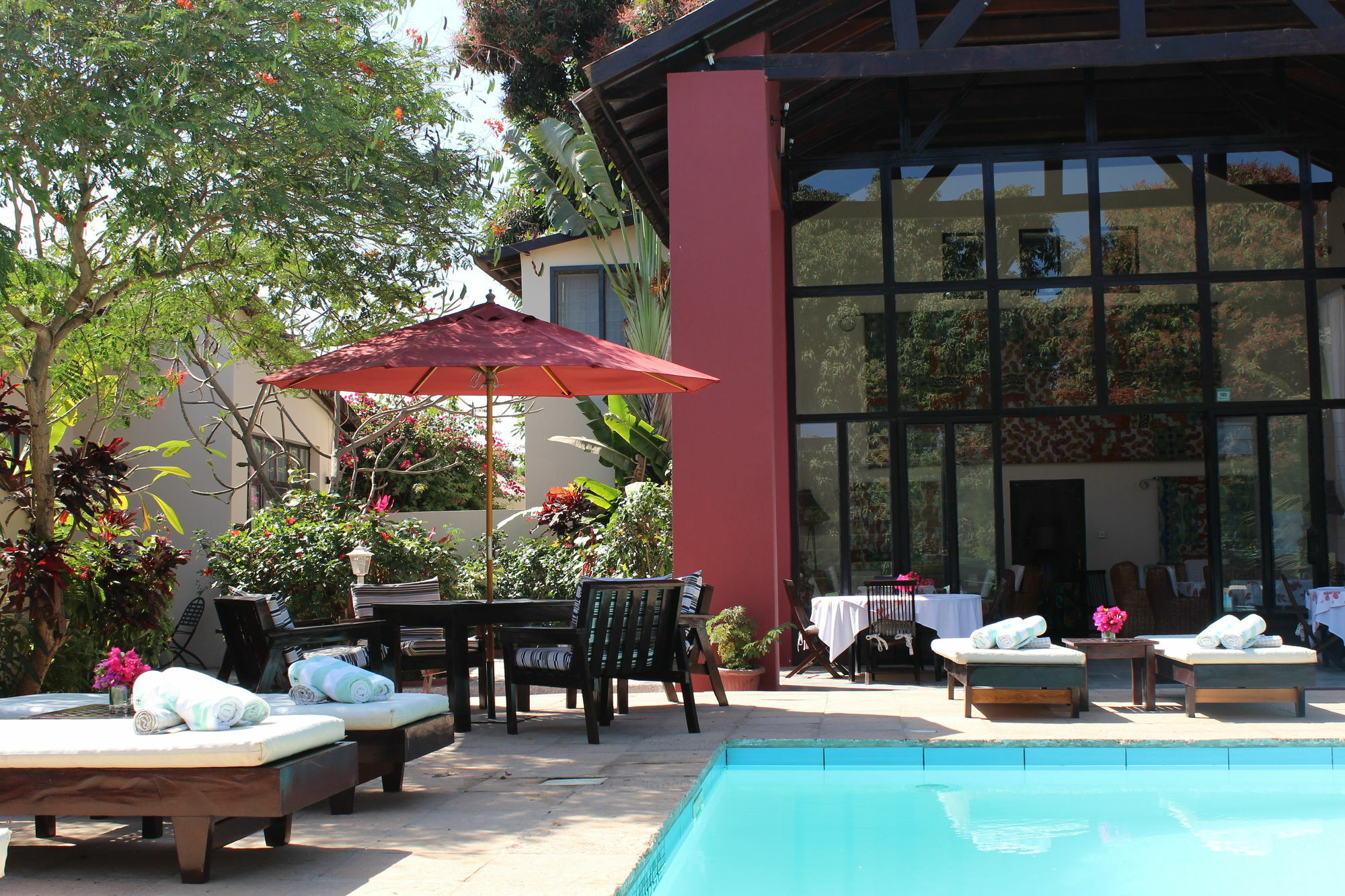 ホテル Hibiscus House Gambia Brufut エクステリア 写真