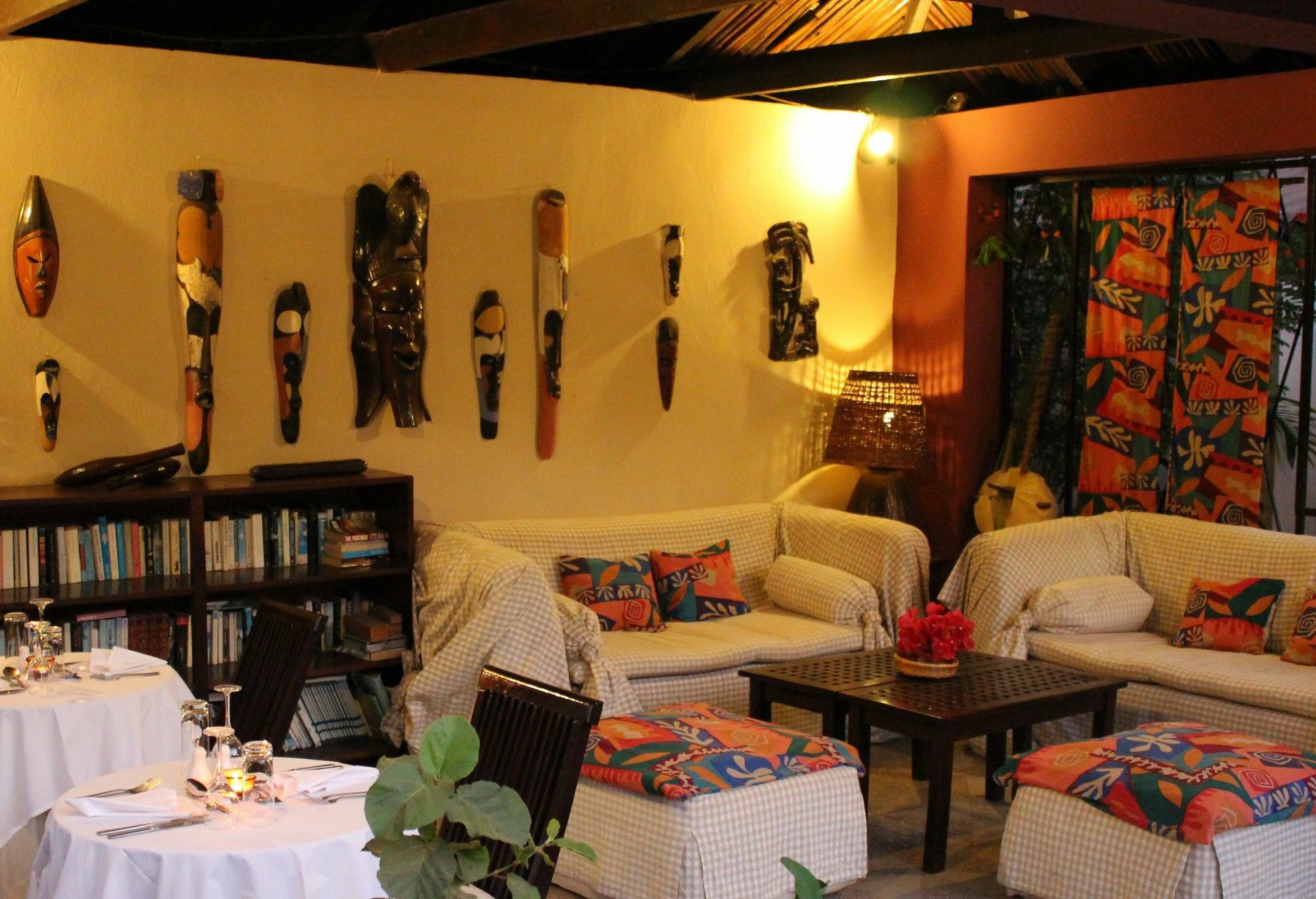 ホテル Hibiscus House Gambia Brufut エクステリア 写真